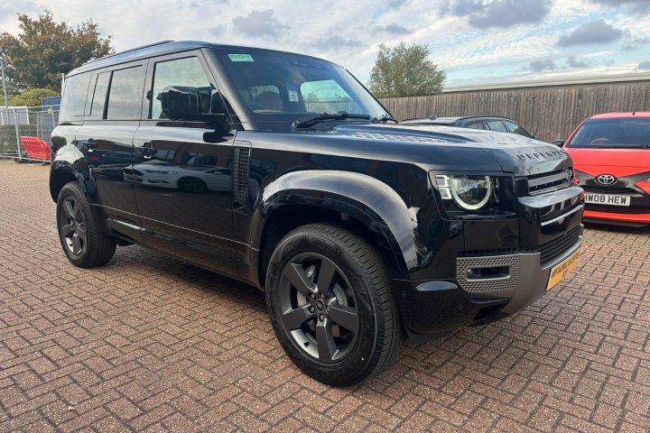 Brand New LR Defender 110 P300e X-Dynamic HSE